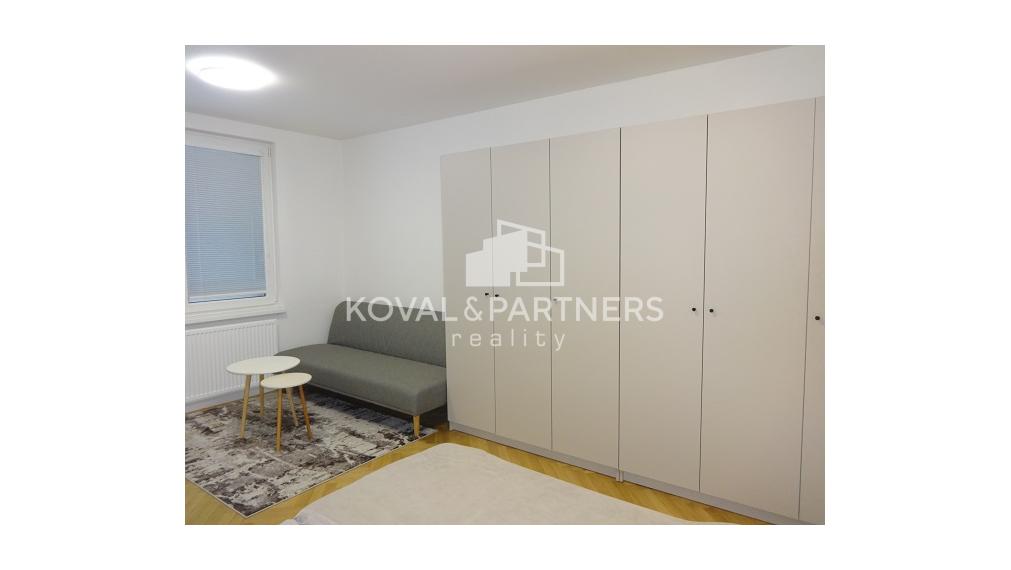 Na prenájom nový, krásny, zariadený 1 izbový byt - Okružná, Levice