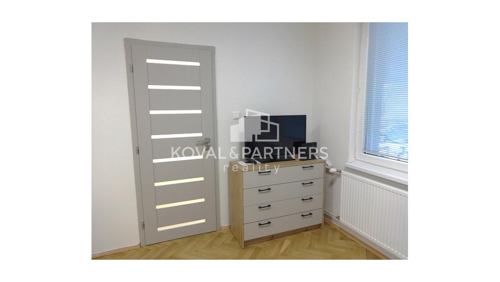 Na prenájom nový, krásny, zariadený 1 izbový byt - Okružná, Levice