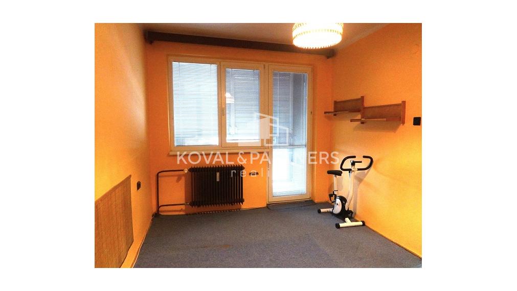 Na predaj 3 izbový byt s logiou - Levice