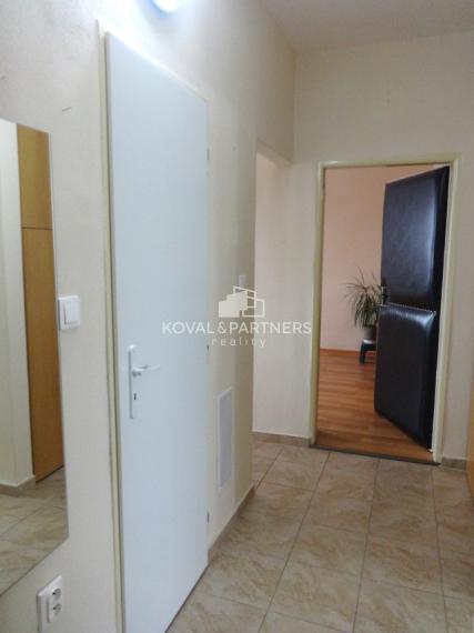 Na predaj 3 izbový byt s logiou - Levice