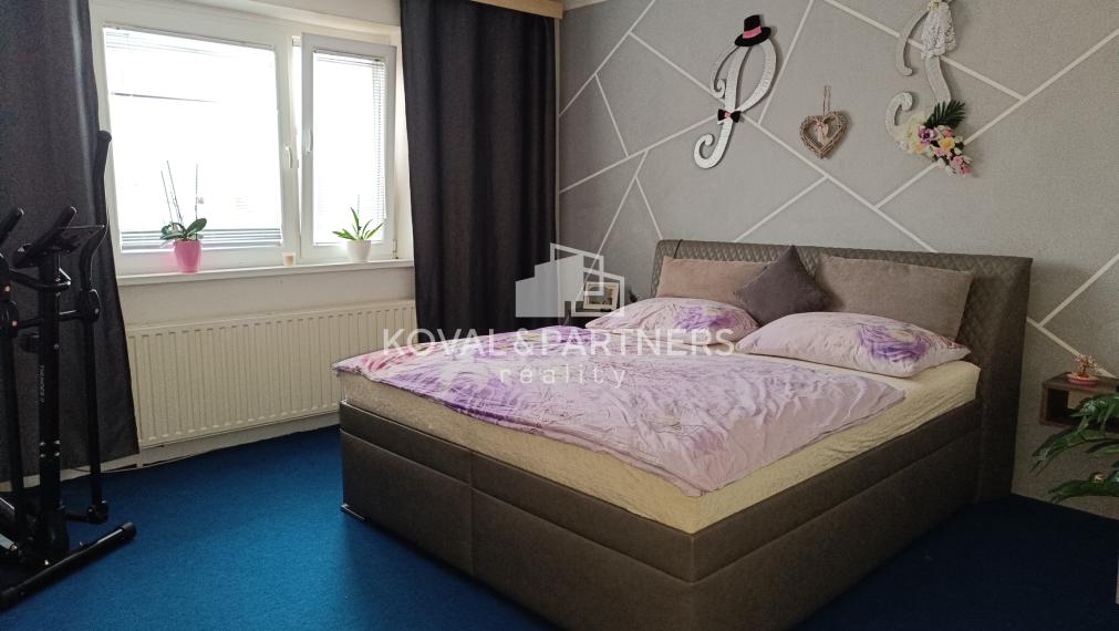 Priestranný rodinný dom - Hrušovany