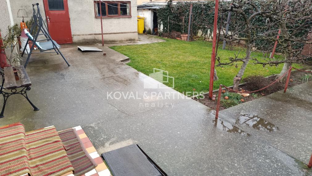 Priestranný rodinný dom - Hrušovany