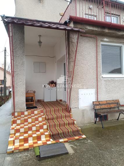 Priestranný rodinný dom - Hrušovany