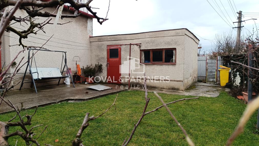 Priestranný rodinný dom - Hrušovany