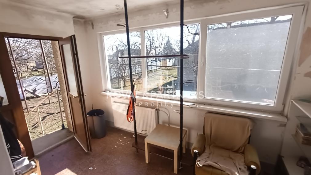 Dva rodinné domy na polosamote, pozemok 7282m2  - Levice - Málaš