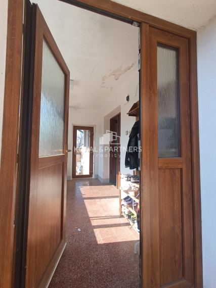 Dva rodinné domy na polosamote, pozemok 7282m2  - Levice - Málaš