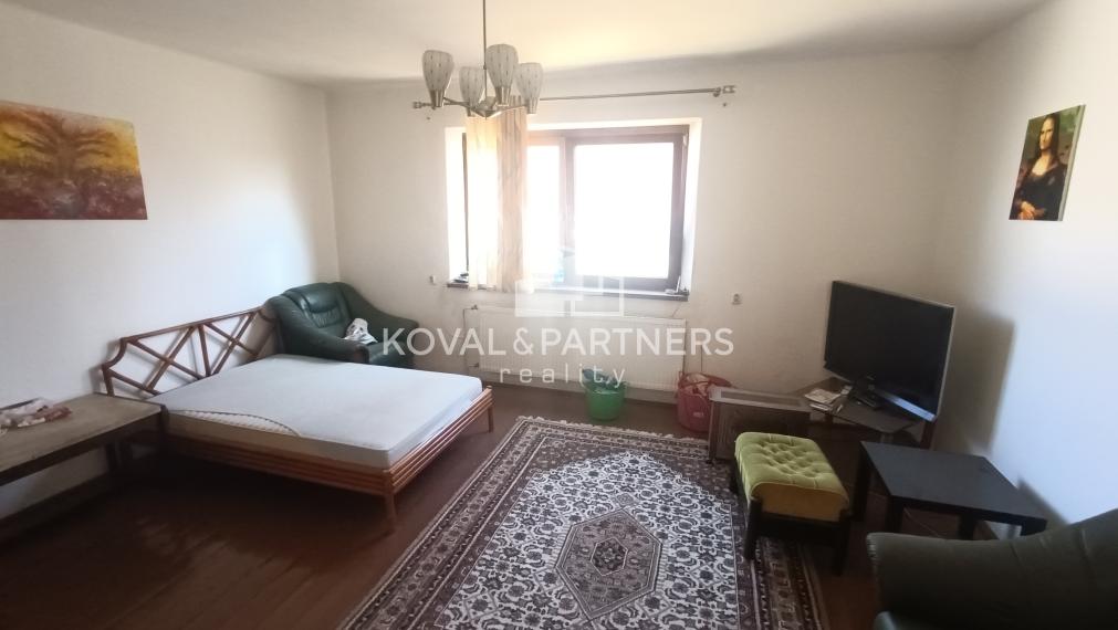 Dva rodinné domy na polosamote, pozemok 7282m2  - Levice - Málaš