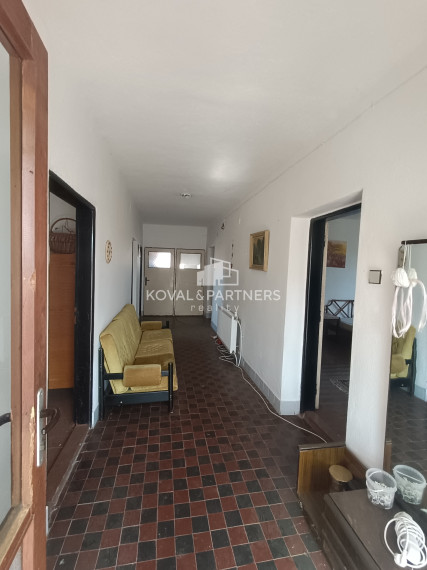 Dva rodinné domy na polosamote, pozemok 7282m2  - Levice - Málaš