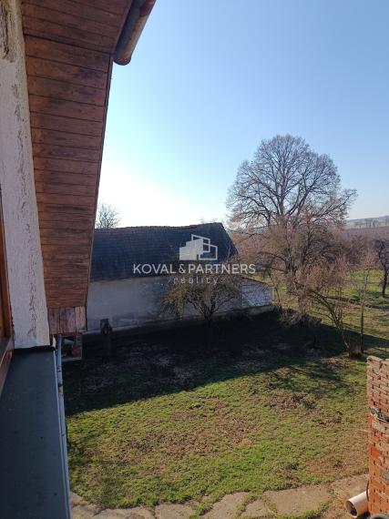 Dva rodinné domy na polosamote, pozemok 7282m2  - Levice - Málaš