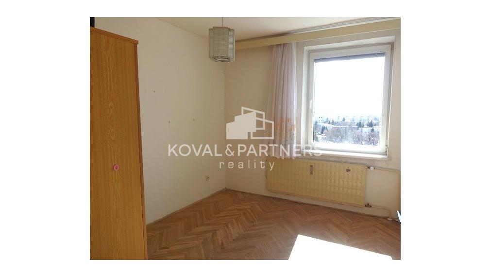 Na predaj 3 izbový byt s krásnym výhľadom, blízke centrum - Levice