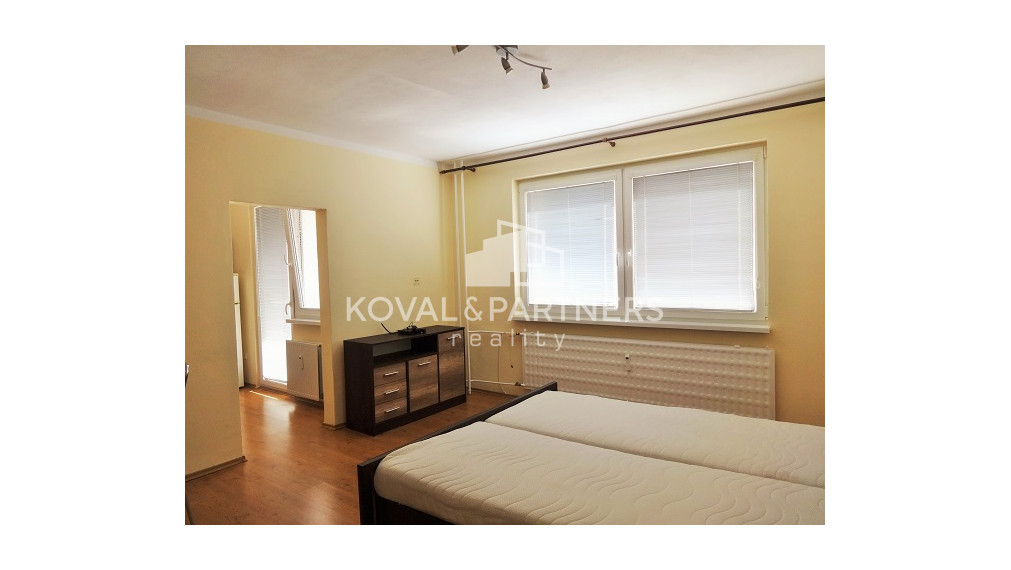 Na prenájom pekný 1 izbový byt s loggiou - Levice, Vinohrady