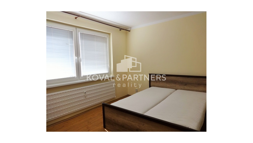 Na prenájom pekný 1 izbový byt s loggiou - Levice, Vinohrady