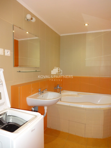 Na prenájom pekný 1 izbový byt s loggiou - Levice, Vinohrady