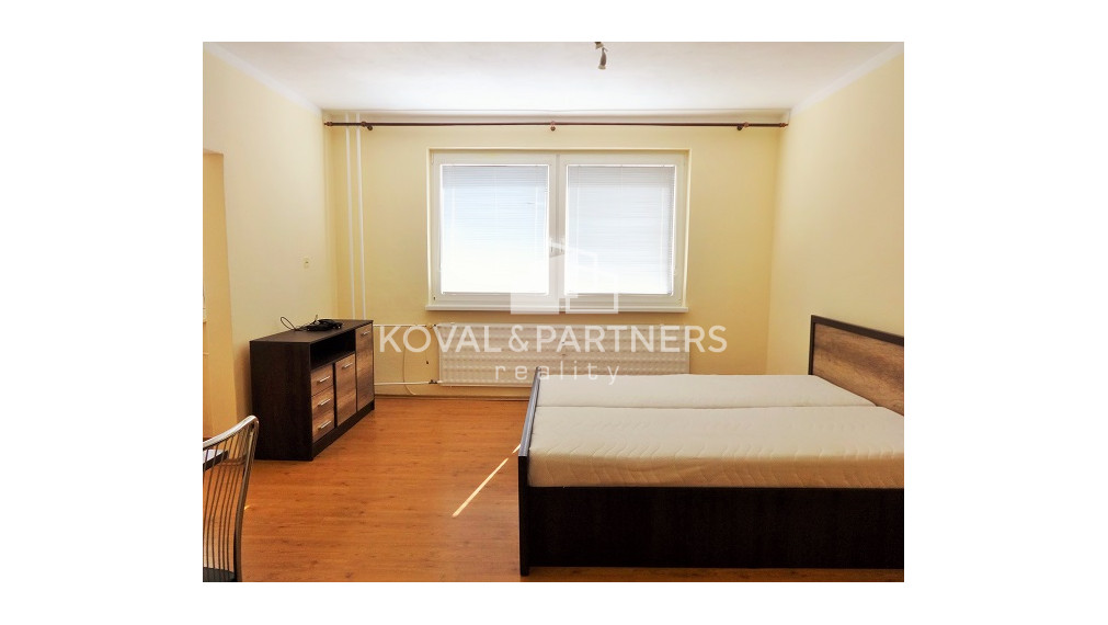 Na prenájom pekný 1 izbový byt s loggiou - Levice, Vinohrady