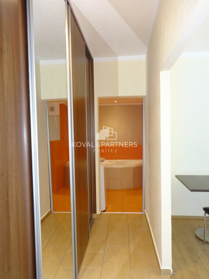 Na prenájom pekný 1 izbový byt s loggiou - Levice, Vinohrady