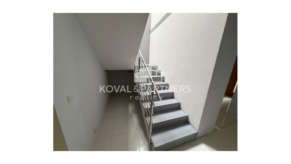 Ponúkame na predaj veľký 8 izbový rodinný dom