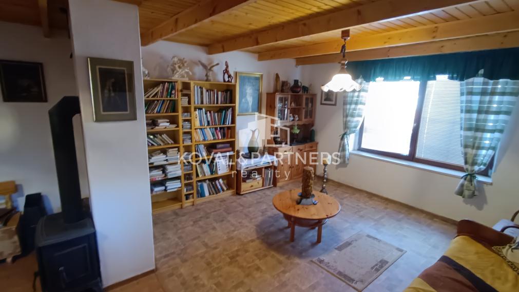 Rodinný dom na 25 árovom pozemku - Hájske