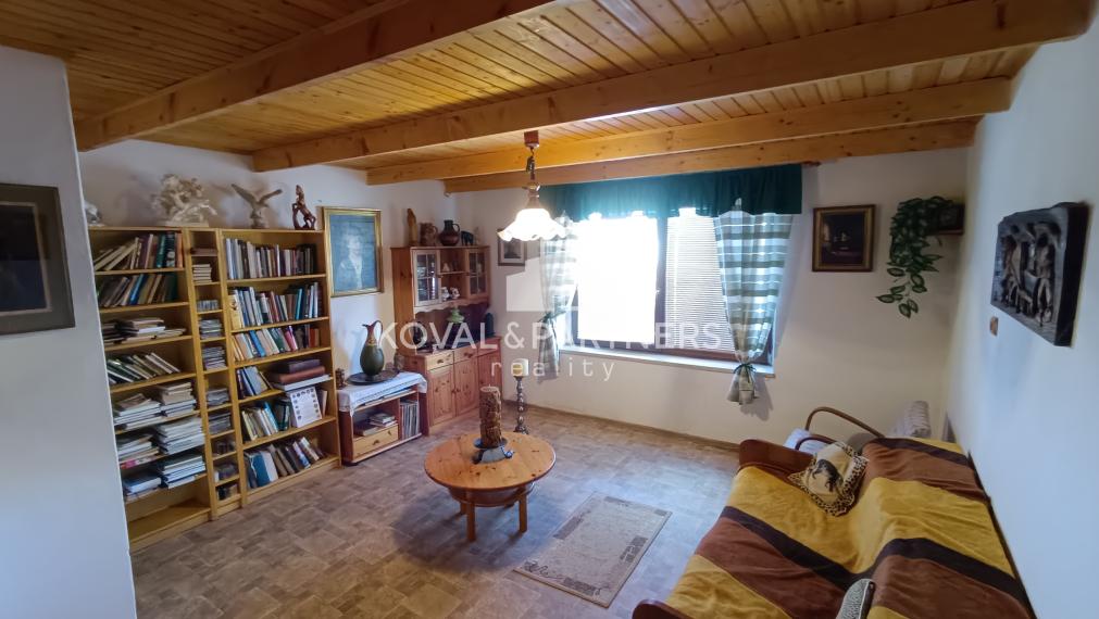 Rodinný dom na 25 árovom pozemku - Hájske