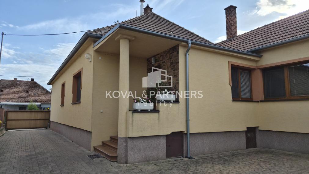 Zariadený rodinný dom s pozemkom 14 á, Pusté Úľany