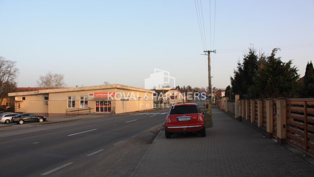 Reštaurácia a priestranný 4-izbový byt na predaj – Rišňovce (15 km od Nitry)