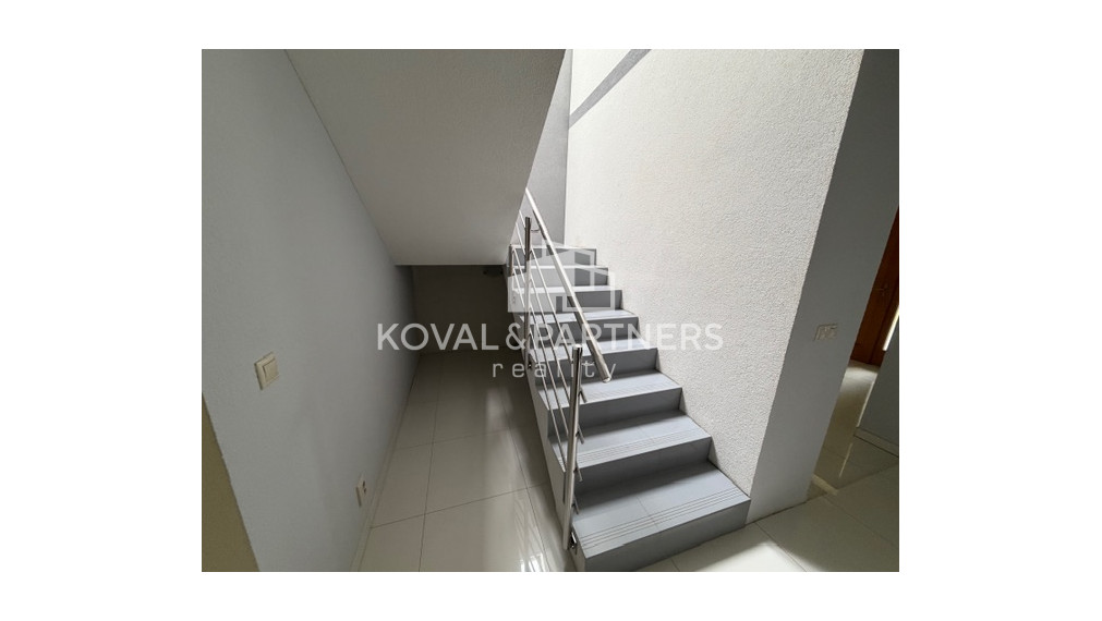 Ponúkame na predaj veľký 8 izbový rodinný dom