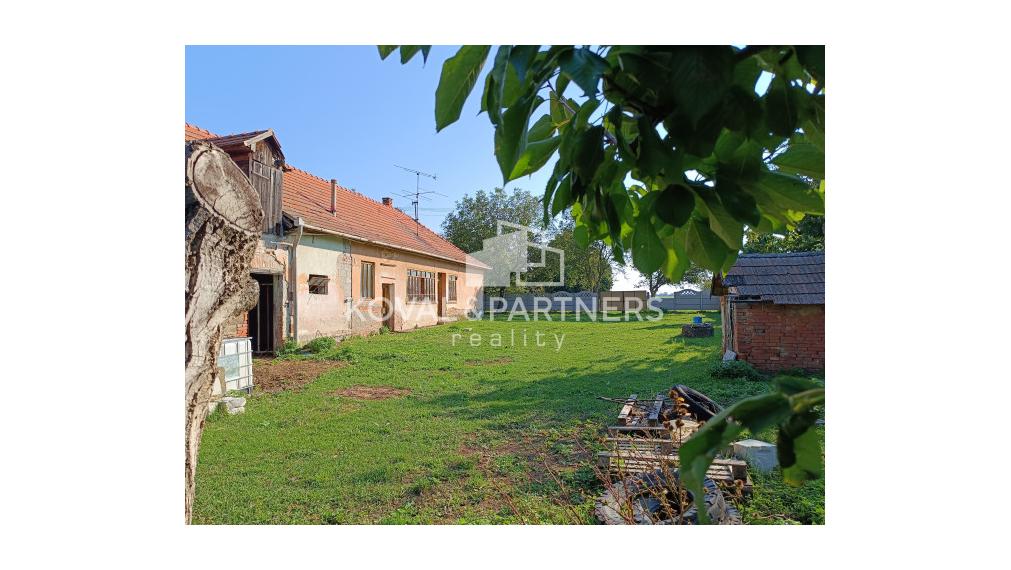Rodinný dom  na 12 á pozemku- Levice - Arma Málaš