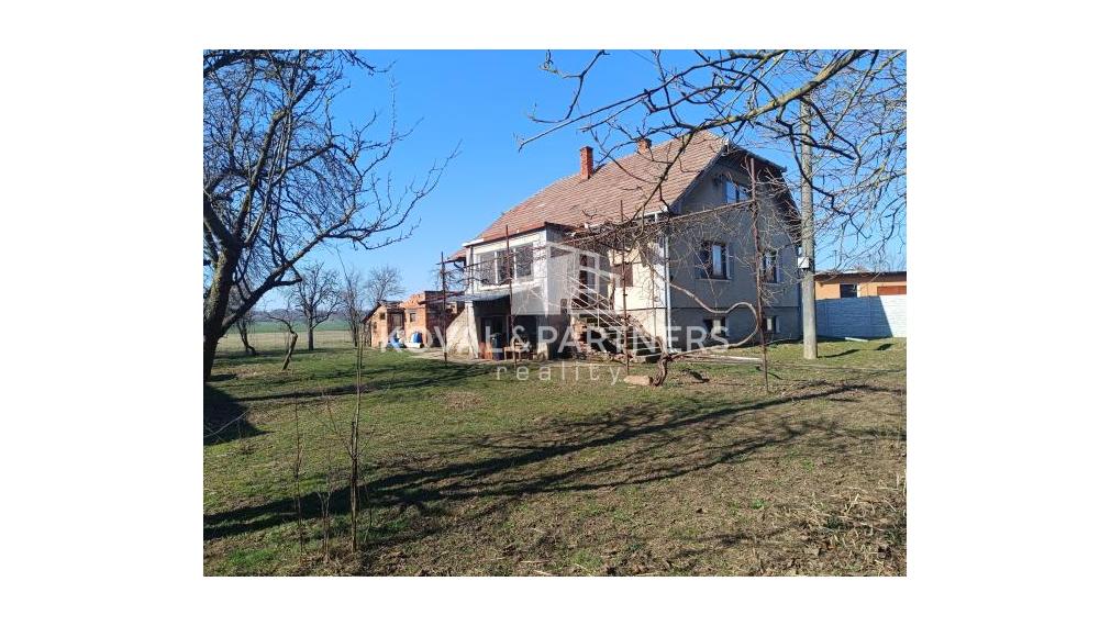Rodinný dom s rozsiahlym 60-árovým pozemkom - Levice - Arma Málaš