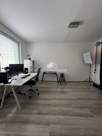 Priestranný byt s loggiou po kompletnej rekoštrukcií