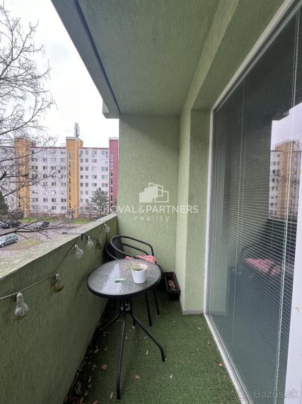 Priestranný byt s loggiou po kompletnej rekoštrukcií