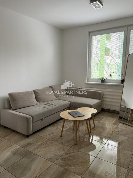 Priestranný byt s loggiou po kompletnej rekoštrukcií