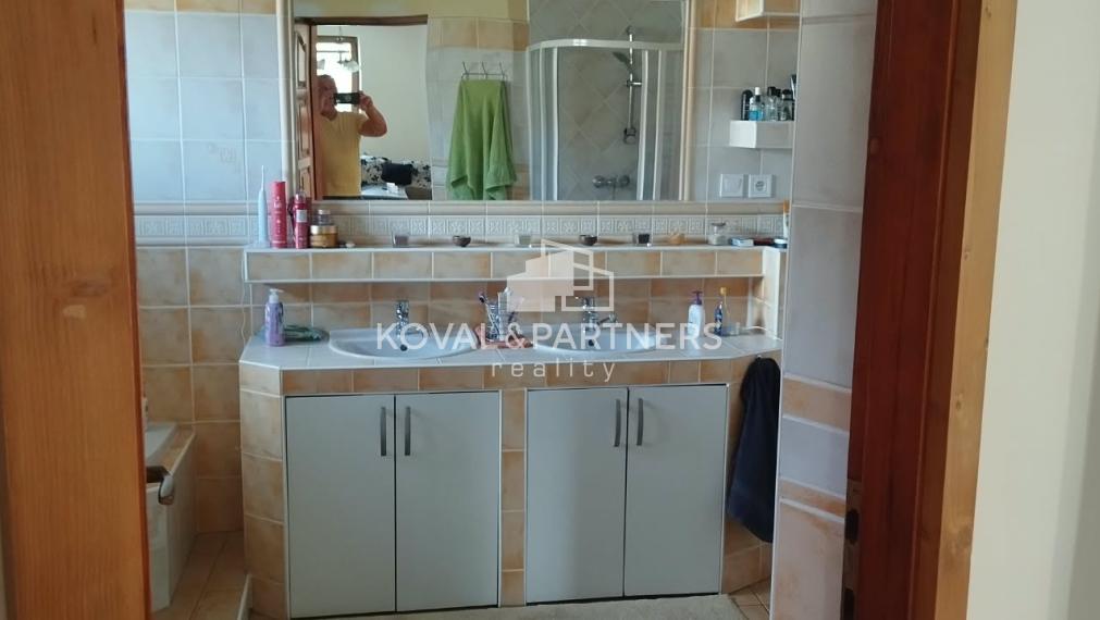 Slnečný a priestraný rodinný dom pri Nitre - Veľké Zálužie