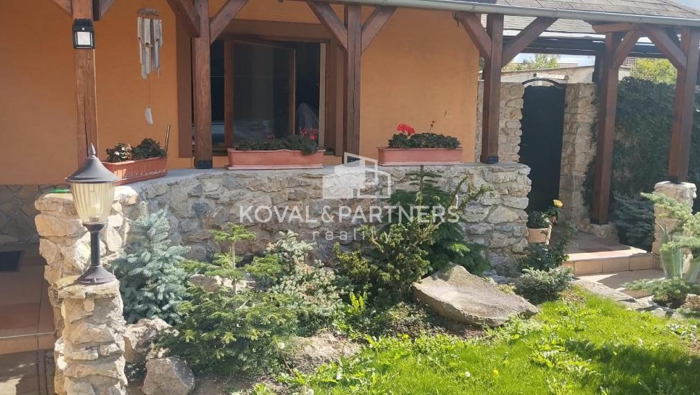 Slnečný a priestraný rodinný dom pri Nitre - Veľké Zálužie