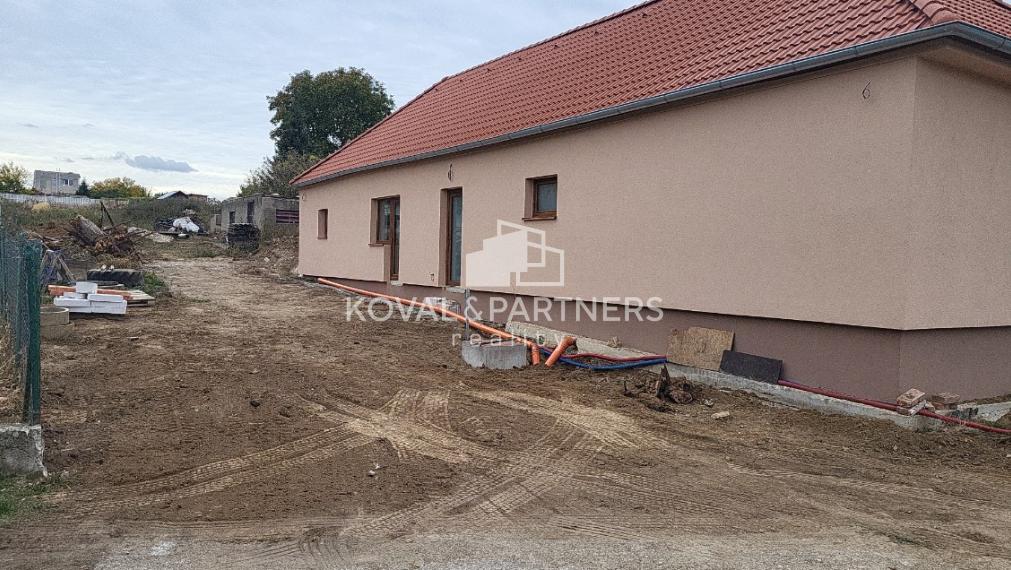 Ponúkame exkluzívne na predaj rodinný dom vo Veľkých Chyndiciach
