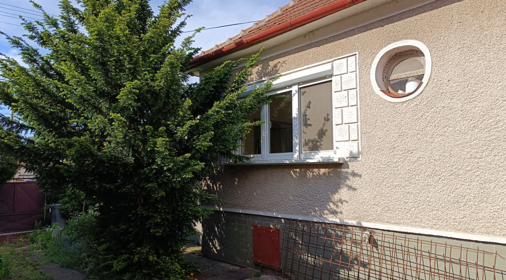 3 izbový rodinný dom - Komjatice - Nové Zámky