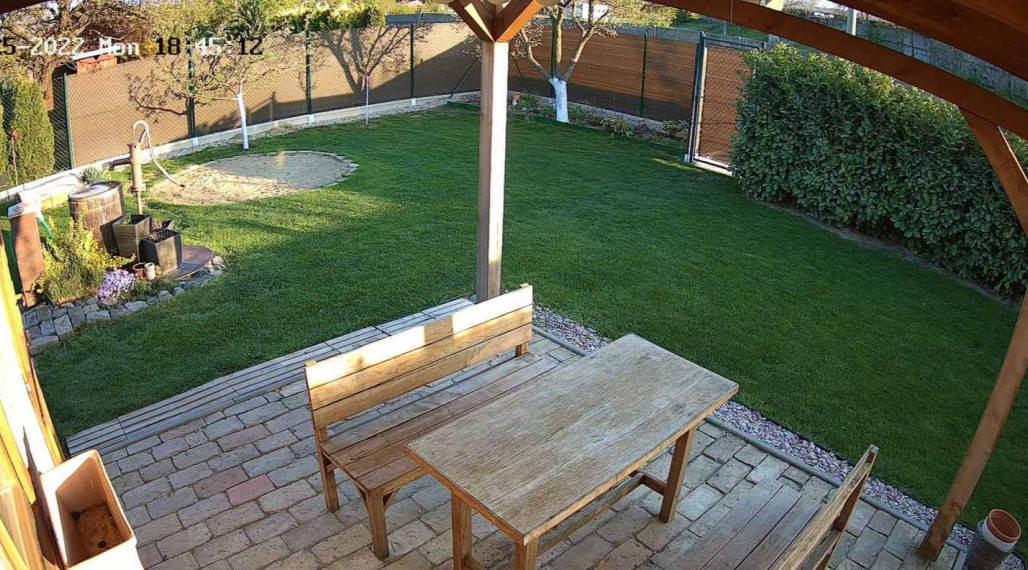 Pekná záhrada s domčekom priamo v meste Šaľa