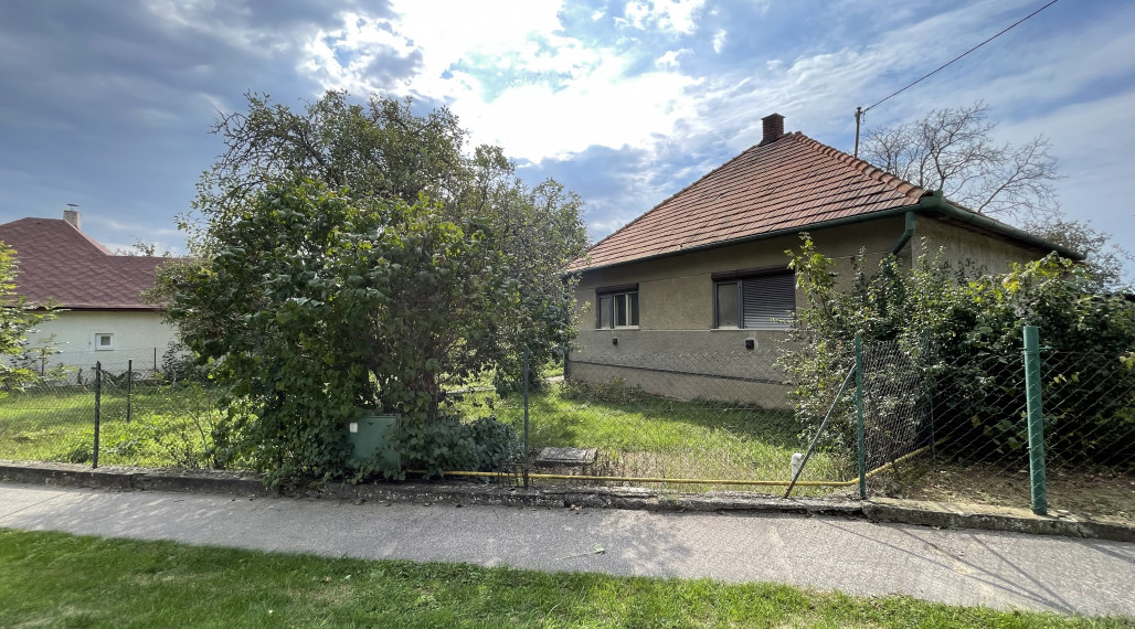 Znížená cena - Rodinný dom s pozemkom v Beladiciach