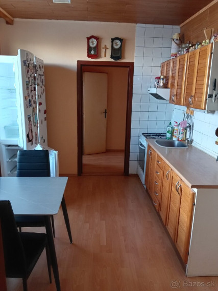 Na predaj 3 izbový byt s balkónom v Nitre na Klokočine
