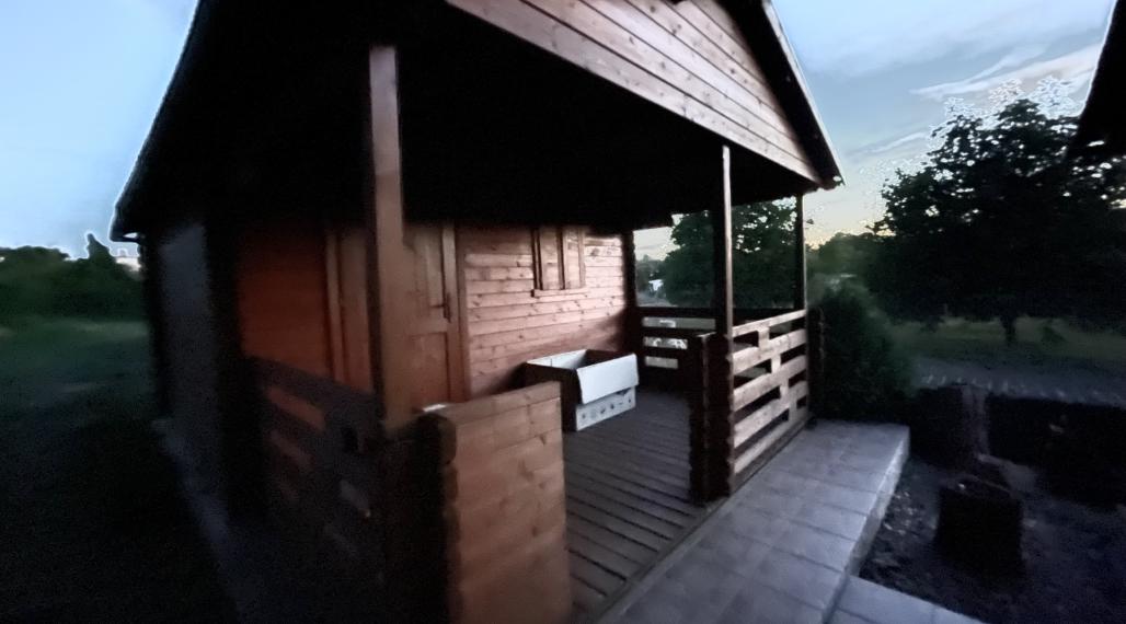 Záhrada s altánkom a chatkou