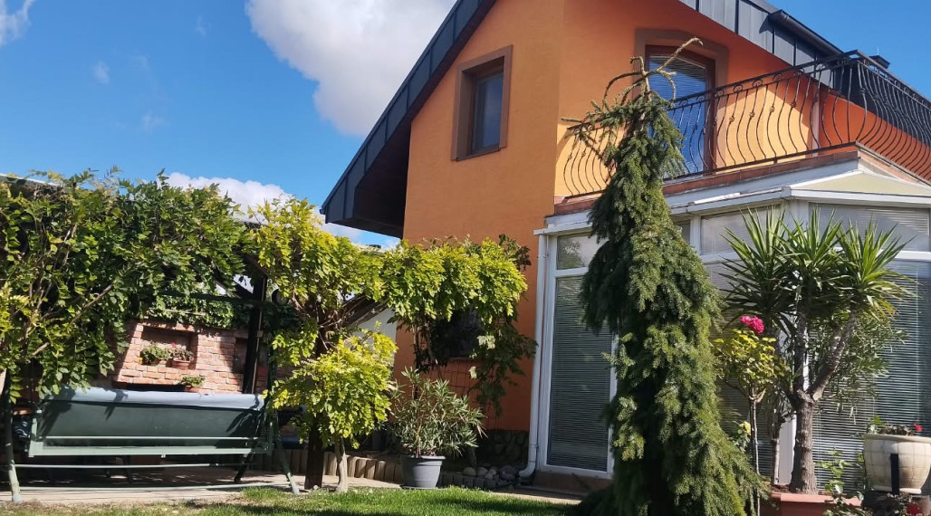 Slnečný a priestraný rodinný dom pri Nitre - Veľké Zálužie