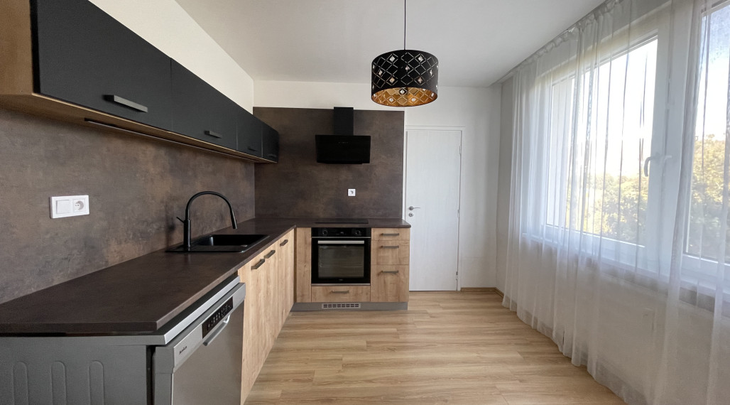 2 izbový byt s balkónom v Nitre, Chrenová
