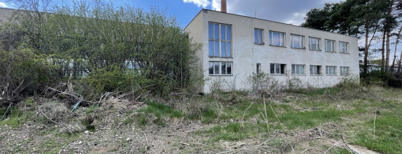 Na predaj priemyselný objekt s pozemkom 21160 m2 cena s DPH