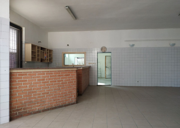 Na prenájom/predaj - obchod - celá budova - Šaľa