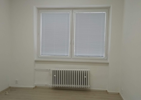 Na prenájom kancelárie v blízkom centre mesta od 10m2 do 35m2, Nitra