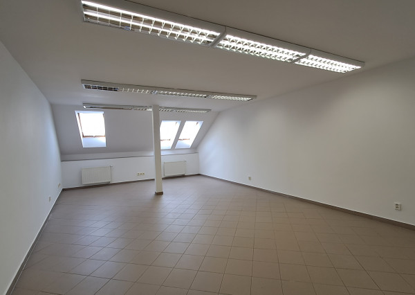Na prenájom kancelária 42 m2, Nitra - centrum