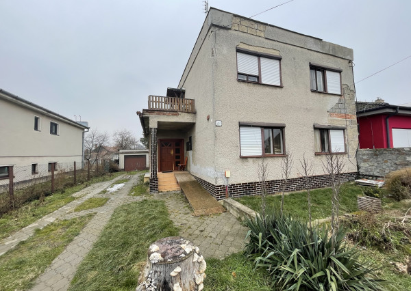 Priestranný poschodový rodinný dom s garážou - Kovarce