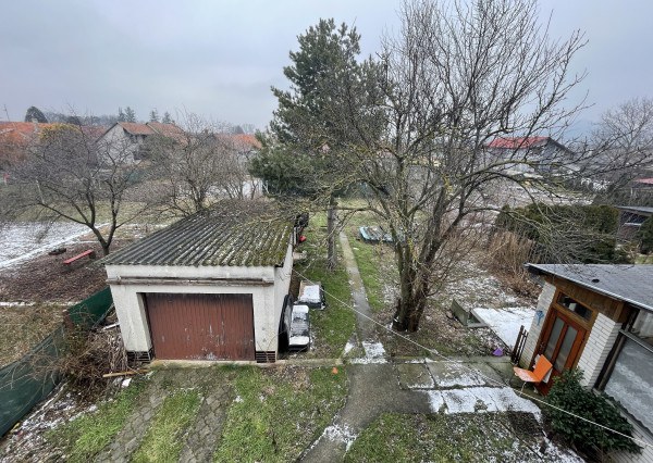 Priestranný poschodový rodinný dom s garážou - Kovarce