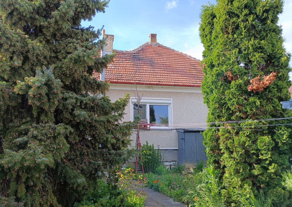 Klasický 3 izbový rodinný dom - Komjatice