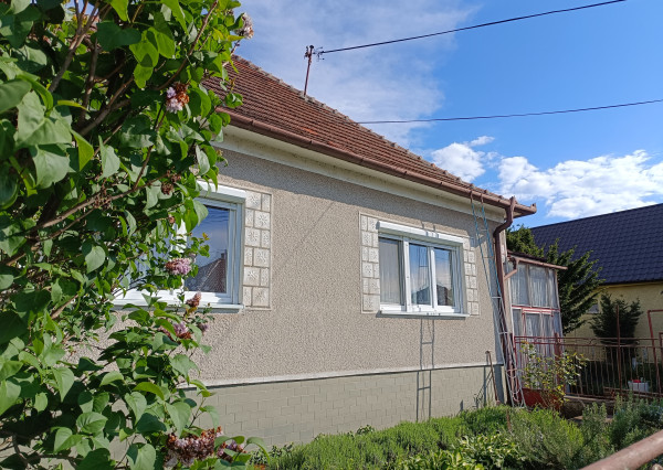 3 izbový rodinný dom - Komjatice - Nové Zámky