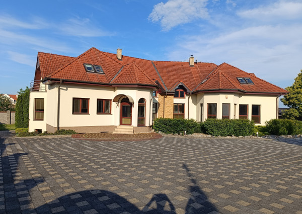 Rodinný dom (10 izieb) na prenájom - Nitra