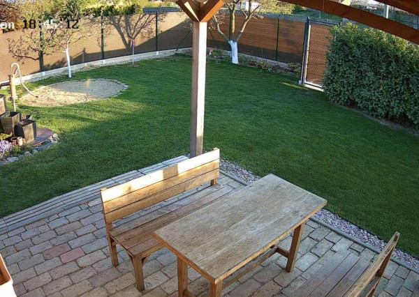 Pekná záhrada s domčekom priamo v meste Šaľa